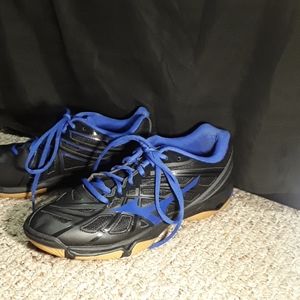 Mizuno Waze Hurricane 3 volleyball shoes